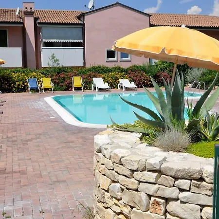 In Lazise/gardasee 21986 לאזיסה